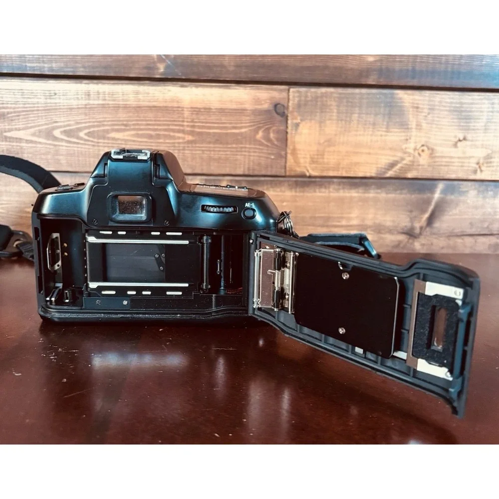 Nikon N70 35mm Film SLR Nikon AF Nikkor 35-80mm Lens Untested Includes Bag